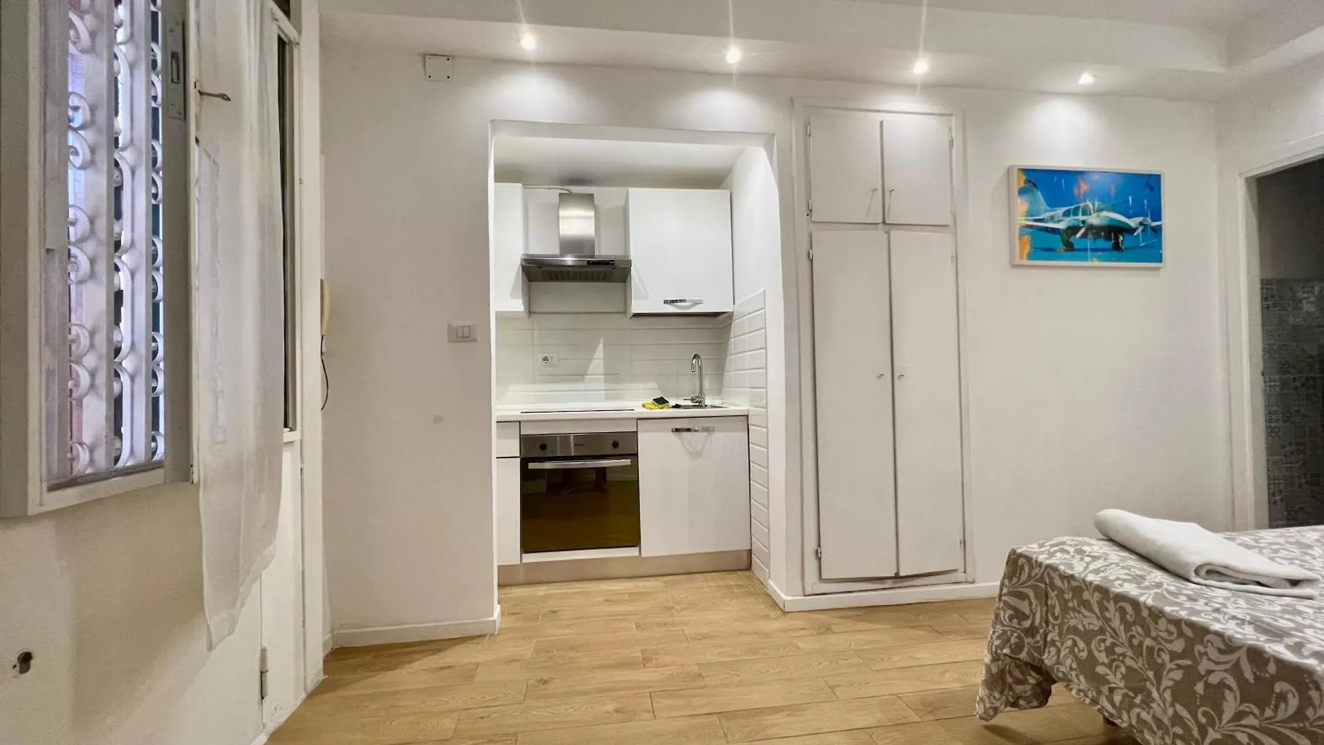 Tiny Bedsit Room location