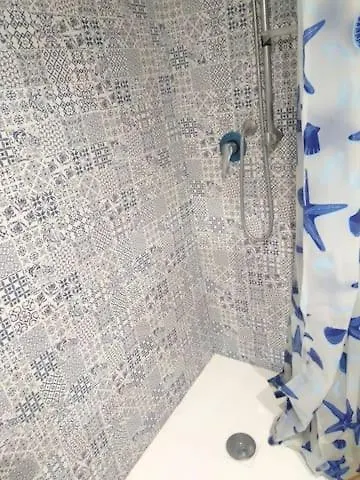 Tiny Bedsit Room Roma İtalya