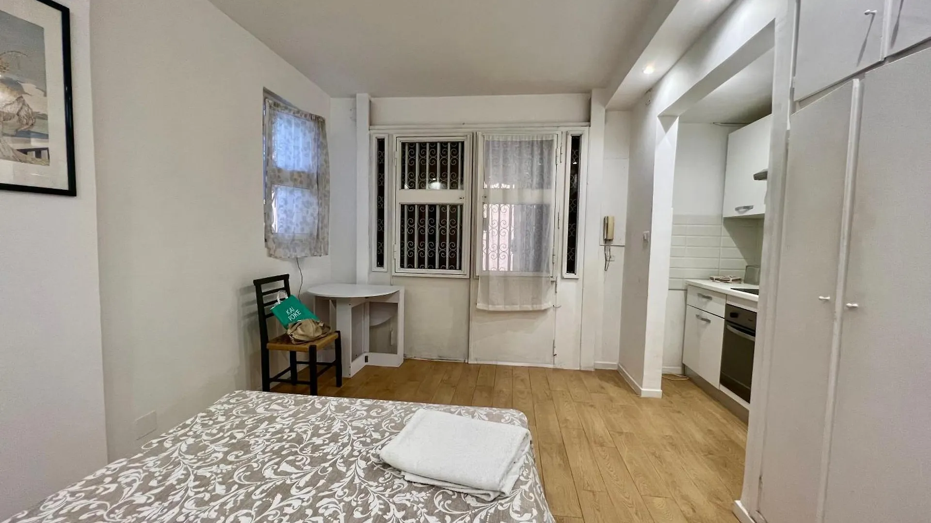 Apartment Tiny Bedsit Room Rome