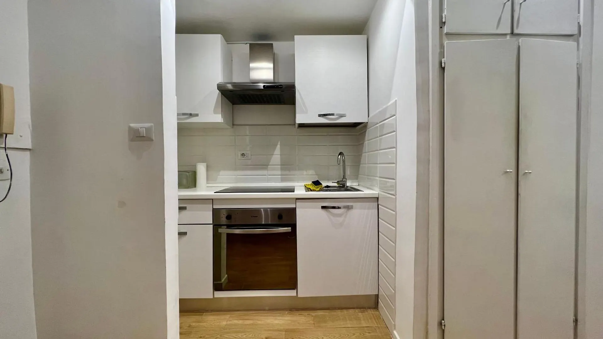 Apartment Tiny Bedsit Room Rome
