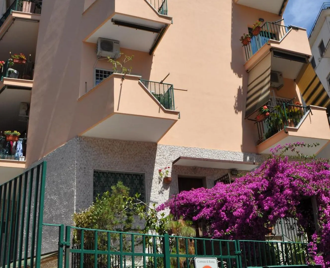 Apartment Tiny Bedsit Room Rome